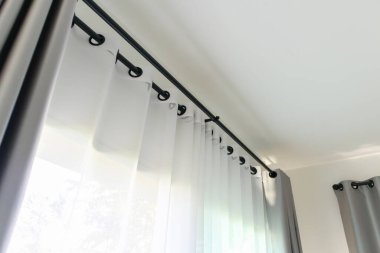 Oturma odasındaki perde iç dekorasyonu