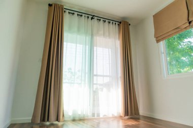 Oturma odasındaki perde iç dekorasyonu