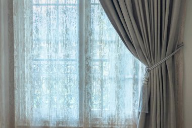 Oturma odasındaki perde iç dekorasyonu