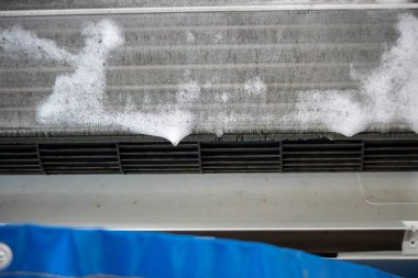 Sprey köpük temizleyici ile klima temizliği