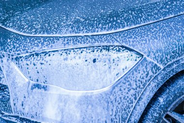 Araba temizleme ve köpük sabunla yıkama