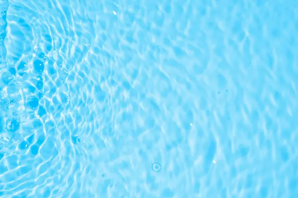 Streszczenie Przezroczysta Woda Cień Powierzchnia Tekstura Naturalne Fala Niebieskim Tle — Zdjęcie stockowe