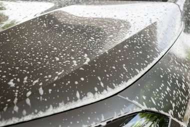 Araba temizleme ve köpük sabunla yıkama