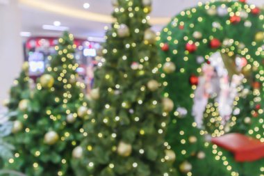 Bokeh ışıklandırmalı soyut bulanık noel ağacı