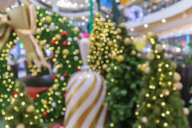 Bokeh ışıklandırmalı soyut bulanık noel ağacı