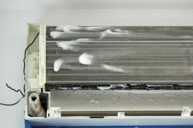 Sprey köpük temizleyici ile klima temizliği