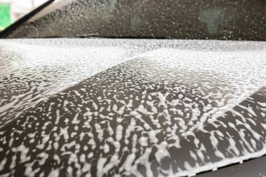 Araba temizleme ve köpük sabunla yıkama