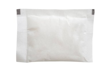 Beyaz zemin üzerinde izole edilmiş boş beyaz kesekağıdı şeker torbası