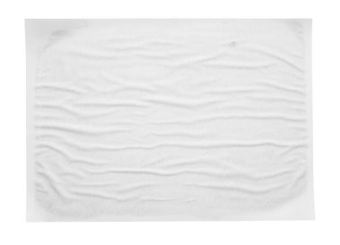 Beyaz arkaplanda izole edilmiş buruşmuş ve buruşmuş kağıt poster dokusu