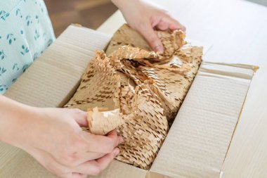 Ürün paketleme karton kutusu için çevre dostu kahverengi bal peteği paketi