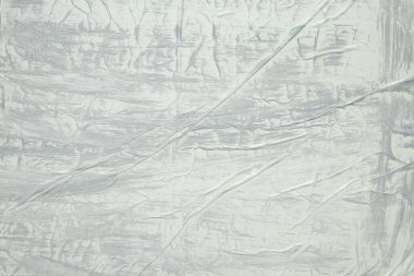 Beyaz buruşmuş ve buruşmuş kağıt poster arka planında gri renk