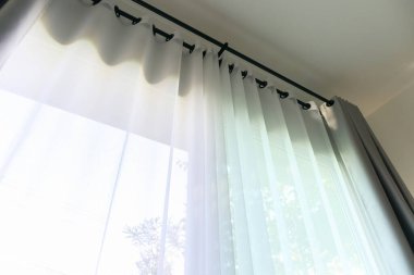 Oturma odasındaki perde iç dekorasyonu