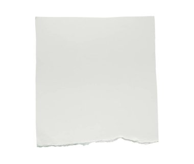 Beyaz yırtılmış kağıt kenarları beyaz arkaplanda izole edilmiş.