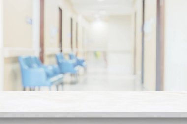 Bulanık hastane kliniği tıbbi geçmişi olan mermer masa üstü.