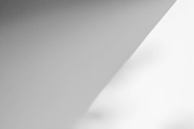 Beyaz duvar arkaplan modelleme efekti üzerindeki soyut gölge düşüşü
