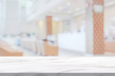 Bulanık hastane kliniği tıbbi geçmişi olan mermer masa üstü.