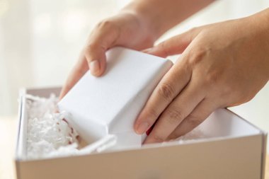 Ürün ambalaj karton kutusu için çevre dostu beyaz kağıt paket