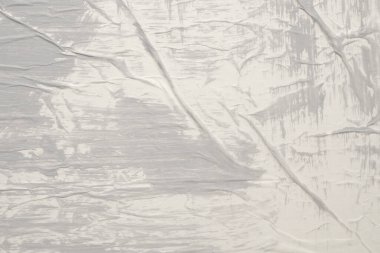 Beyaz buruşmuş ve buruşmuş kağıt poster arka planında gri renk