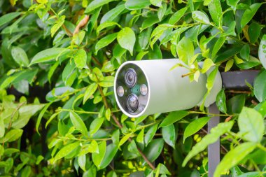 Güvenlik IP güvenlik kamerası ev güvenlik sistemi için çitlere yerleştirildi