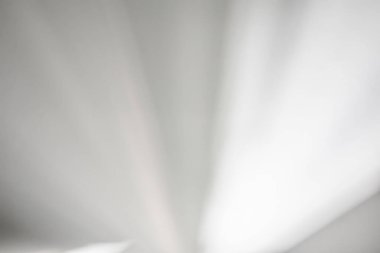 Beyaz duvar arkaplan modelleme efekti üzerindeki soyut gölge düşüşü