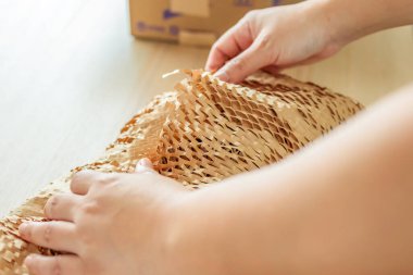 Ürün paketleme karton kutusu için çevre dostu kahverengi bal peteği paketi