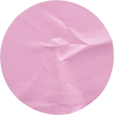 Beyaz arkaplanda izole edilmiş boş pembe yuvarlak yapıştırıcı etiketi