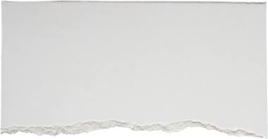 Beyaz yırtılmış kağıt kenarları beyaz arkaplanda izole edilmiş.