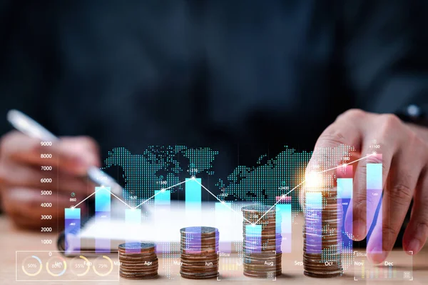 İşadamı kazançlarının, yatırımlarının değerlerinin istatistiklerini dikkatle izledi. Kârını hesaplamak için para biriktirdi. Bilgili kararların stratejik yatırımlar yoluyla gelirini artırmasını sağladı..