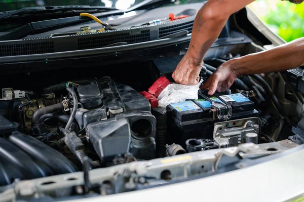 Ingeniero Profesional Una Persona Hombre Arreglar Reparar Mantener Batería Del —  Fotos de Stock
