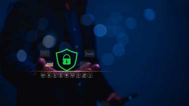 Güvenli Dijital Çevre İnsan Eli gerçek zamanlı güvenlik verilerini ve Akıllı Teknoloji Korumasını yönetir