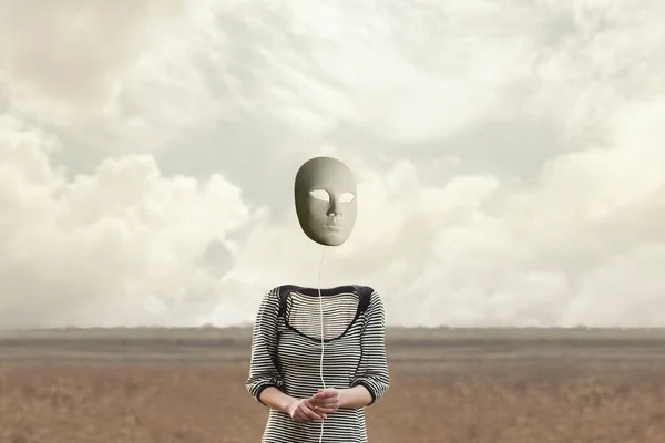 Surreale Persona Senza Testa Tiene Una Maschera Appesa Una Stringa — Foto Stock