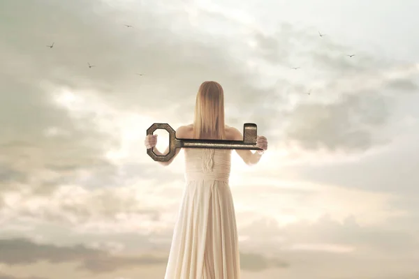 Mulher Surreal Mostra Uma Chave Para Abrir Todas Portas Vida — Fotografia de Stock