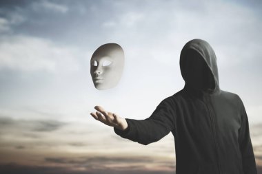 Yüzü kararmış, maskeyi havaya fırlatan, karakterinin farklı kişilikleriyle oynayan bir adamın gerçeküstü görüntüsü.