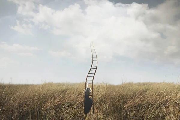Surrealistiskt Ögonblick Kvinna Klättra Lång Stege Som Leder Till Himlen — Stockfoto