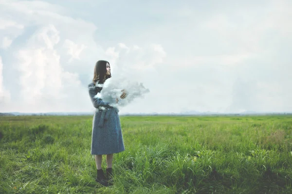 Surrealistyczna Kobieta Spotyka Wspiera Delikatną Chmurę Abstrakcyjną Koncepcję — Zdjęcie stockowe