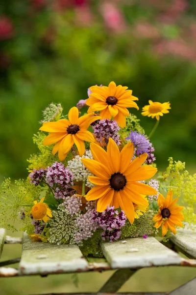 Buquê Flores Coloridas Com Muitas Flores Verão Diferentes — Fotografia de Stock