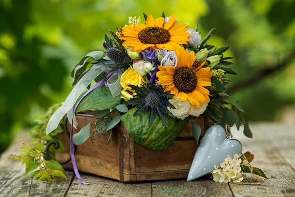 상자에 아름다운 꽃다발 — 스톡 사진