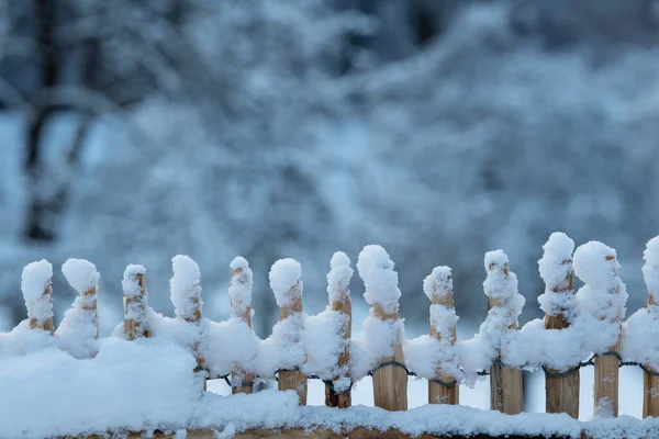 Hóval Borított Kerítés Télen — Stock Fotó