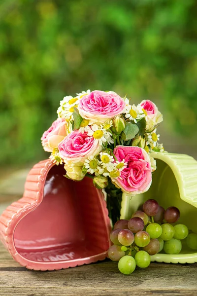 Little Flower Bouquet Heart Bowls Wooden Table — Stock Photo, Image