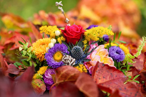 Осенний Букет Цветов Листьями Георгины Вина — стоковое фото