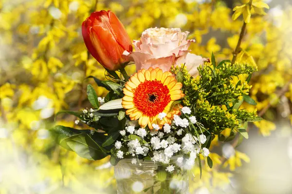 Petit Bouquet Fleurs Dans Fond Nature Images De Stock Libres De Droits