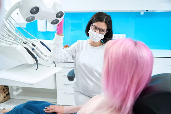 Woman Dentist Directs Lamp Female Patient Examination Doctor Pink Gloves — Stock Photo, Image