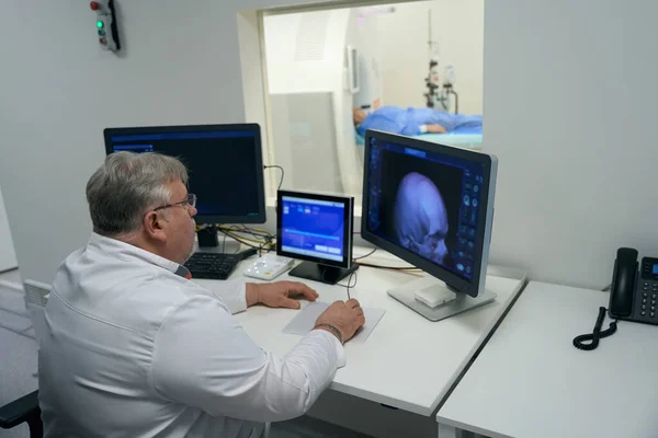 Experienced Doctor Sits Front Monitors Diagnostic Equipment Examines Patient Brain — Stok fotoğraf