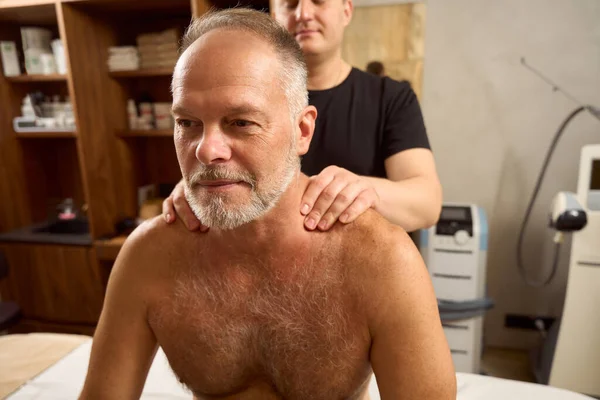 Elderly Man Undergoes Course Manual Procedures Young Osteopath Works His — Foto Stock