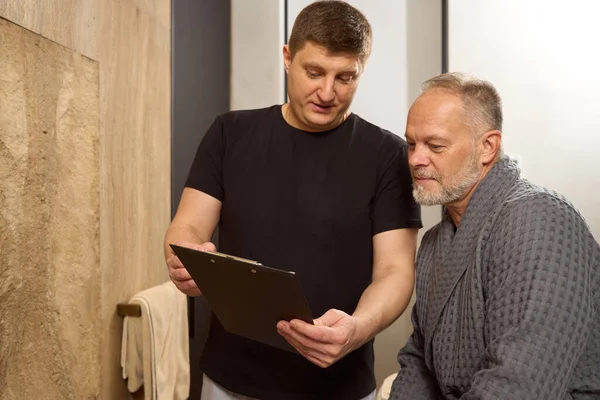 Pleasant Elderly Man Consultation Osteopath Doctor Men Communicate Comfortable Room — Φωτογραφία Αρχείου