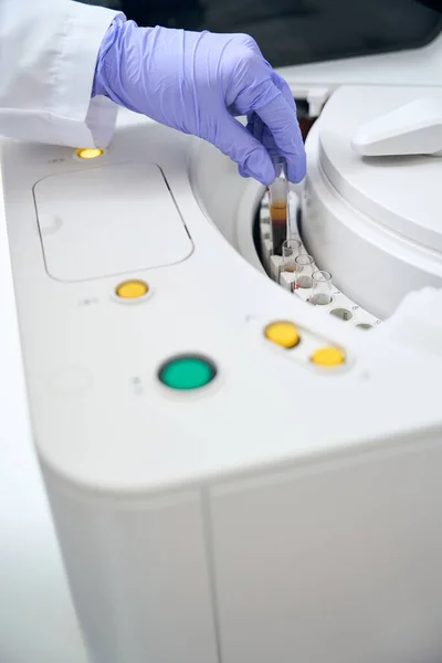 Laboratory Assistant Removes Test Tube Biomaterial Sample Hematological Analyzer Health — Stok fotoğraf