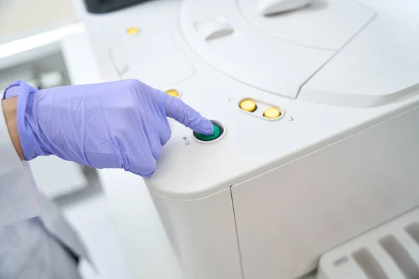 Laboratory Assistant Presses Button Body Immunochemiluminescent Analyzer Health Worker Protective — Stock Photo, Image