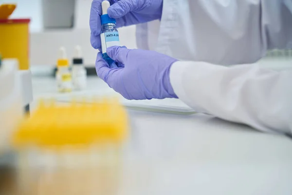 Liquid Bottle Blue Cap Hands Laboratory Employee Reagent Determining Blood — Fotografia de Stock