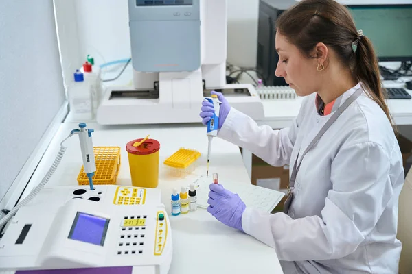 Female Laboratory Assistant Uses Special Pipette Work Biomaterial Woman Works — Foto de Stock