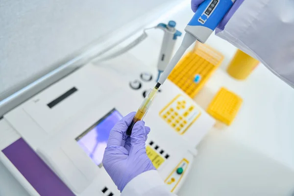 Laboratory Employee Collects Blood Test Tube Pipette Dispenser Background Hematological — Stock Photo, Image